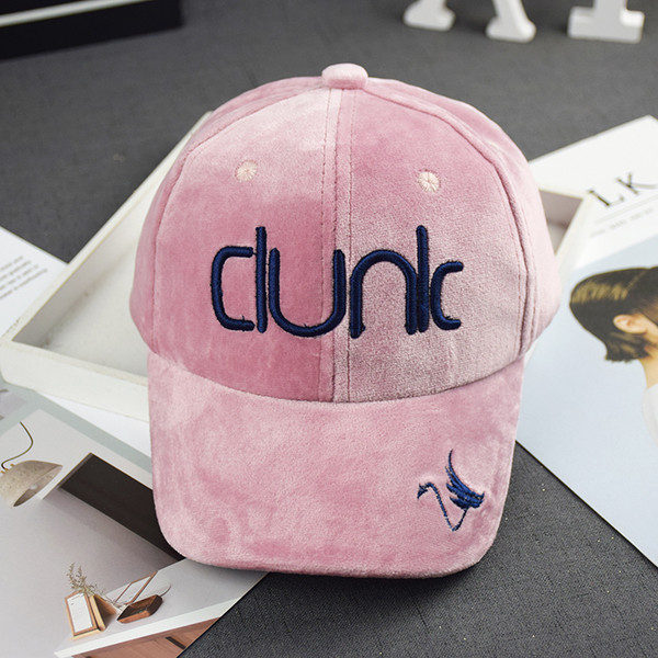 Palarie pentru copii din catifea cu broderie in mai multe culori