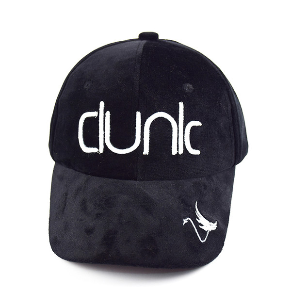 Palarie pentru copii din catifea cu broderie in mai multe culori