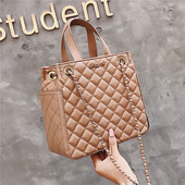 Geanta de dama din piele cu maner metalic