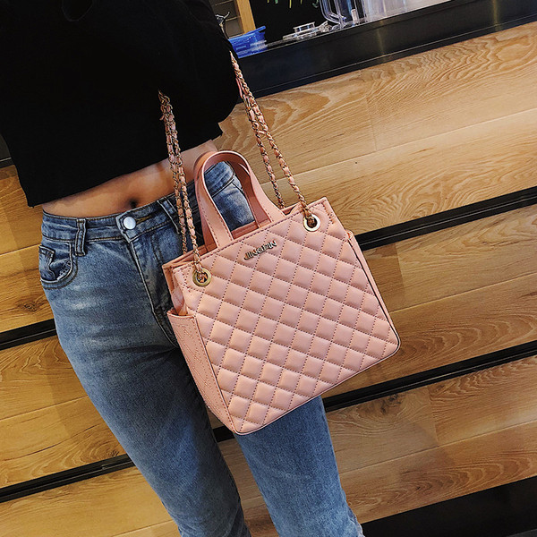 Geanta de dama din piele cu maner metalic