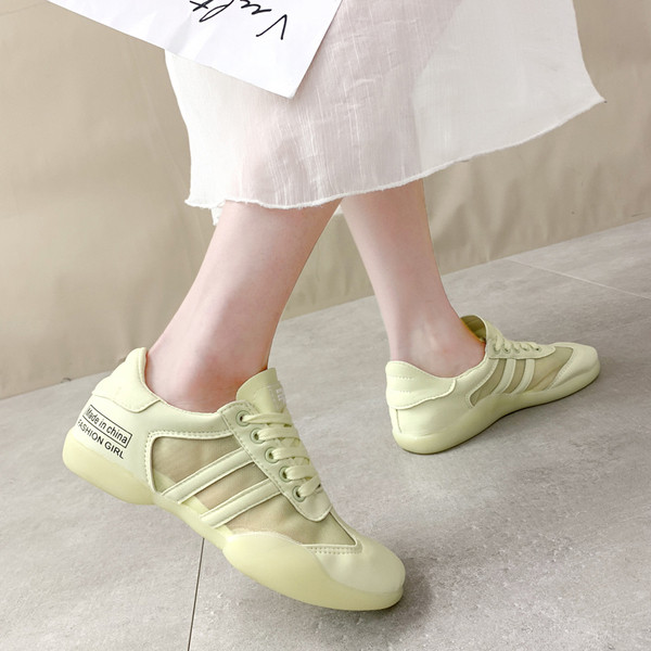 Καλοκαιρινά γυναικεία αθλητικά  παπούτσια σε λευκό και πράσινο χρώμα