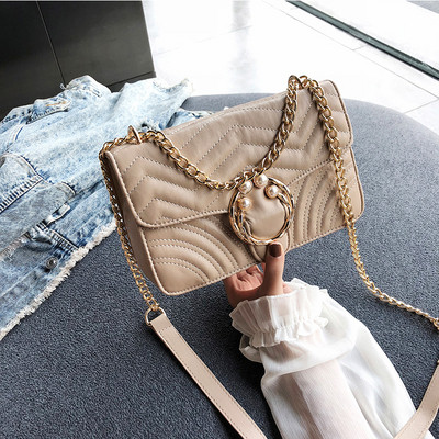 Дамска чанта от еко кожа с метална декорация в четири цвята