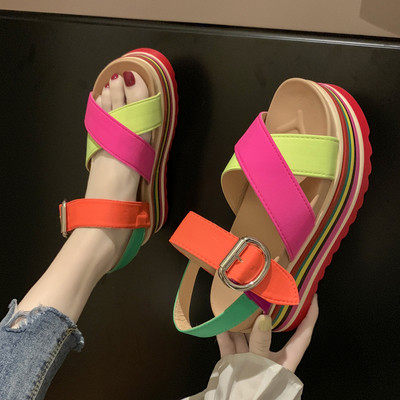 Модерни дамски цветни сандали с платформа в два цвята