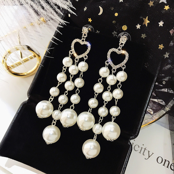 Cercei eleganti de dama cu perle in alb