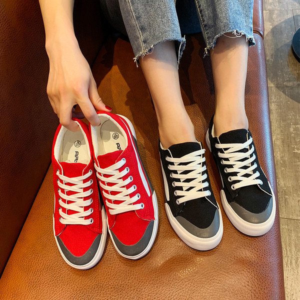 Tenisi casual dama cu sireturi si talpa plata in negru si rosu