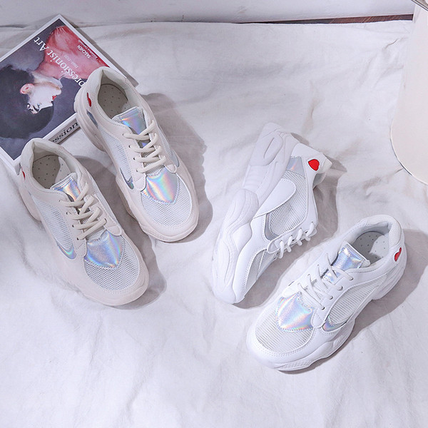 Γυναικεία αθλητικά παπούτσια με κορδόνια  σε δύο χρώματα