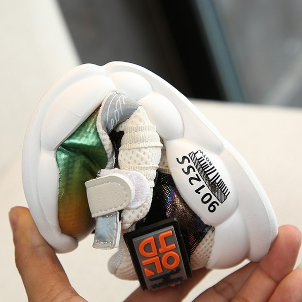 Adidași moderni pentru copii în trei culori - pentru fete și băieți