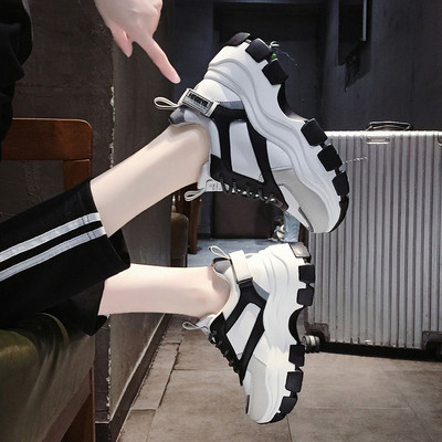 Tenisi de dama actuali cu platforma in alb si negru