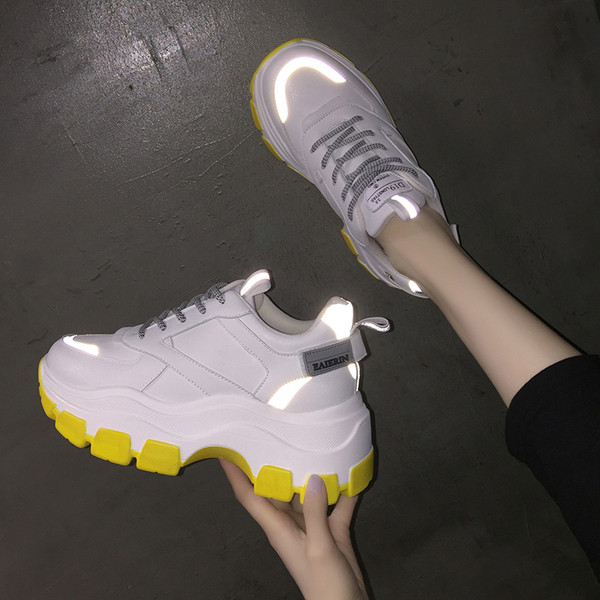 Tenisi de dama actuali cu platforma in alb si negru