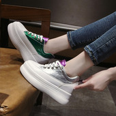 Μοντέρνα γυναικεία αθλητικά παπούτσια  με πλατφόρμα σε δύο χρώματα