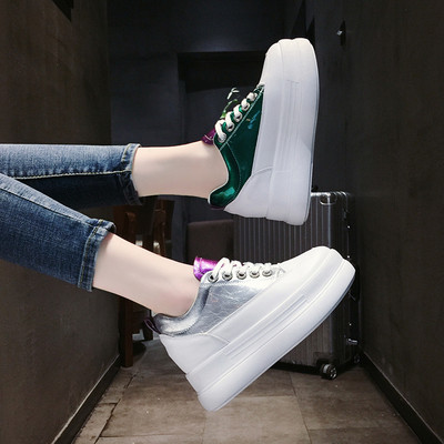 Μοντέρνα γυναικεία αθλητικά παπούτσια  με πλατφόρμα σε δύο χρώματα