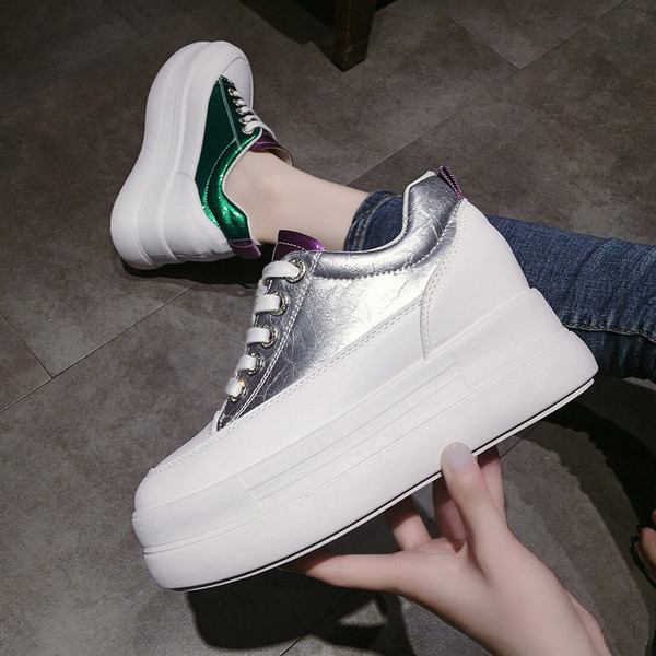 Μοντέρνα γυναικεία αθλητικά παπούτσια  με πλατφόρμα σε δύο χρώματα