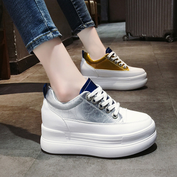 Μοντέρνα γυναικεία αθλητικά παπούτσια  με πλατφόρμα σε δύο χρώματα