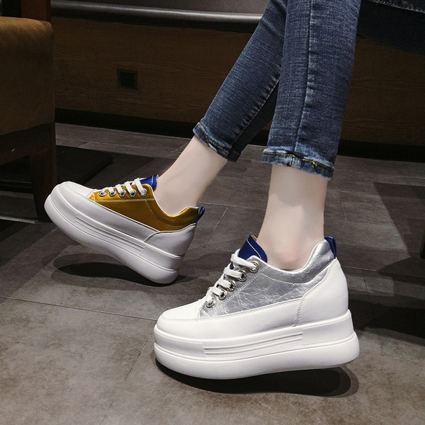 Μοντέρνα γυναικεία αθλητικά παπούτσια  με πλατφόρμα σε δύο χρώματα