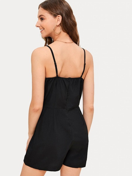 Μοντέρνες γυναικείες ολόσωμες φόρμες με λεπτούς ιμάντες ώμου σε μαύρο χρώμα