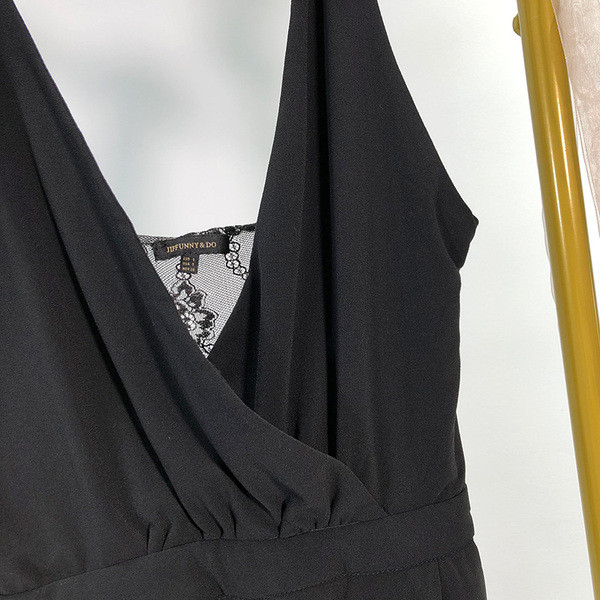 Salopeta scurta de dama cu dantela si bretele de culoare neagra