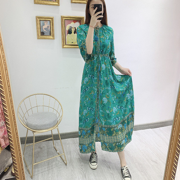 Rochie lunga de dama cu maneci 3/4 si talie elastica de culoare verde cu model