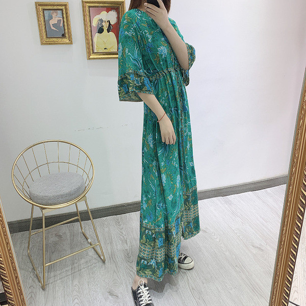 Rochie lunga de dama cu maneci 3/4 si talie elastica de culoare verde cu model