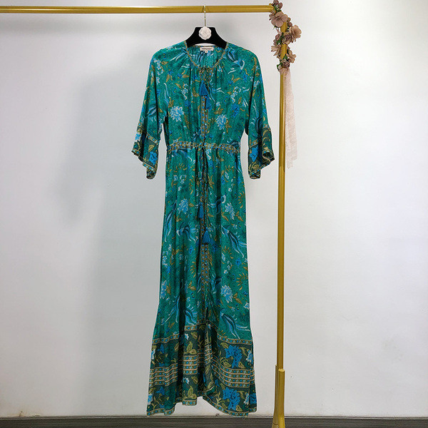 Rochie lunga de dama cu maneci 3/4 si talie elastica de culoare verde cu model