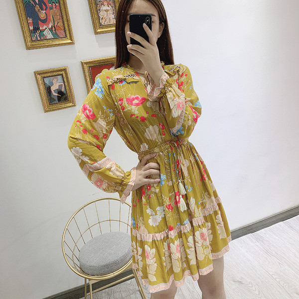 Rochie scurta de dama cu maneci lungi cu elastic si cravate in talie