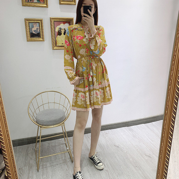 Rochie scurta de dama cu maneci lungi cu elastic si cravate in talie