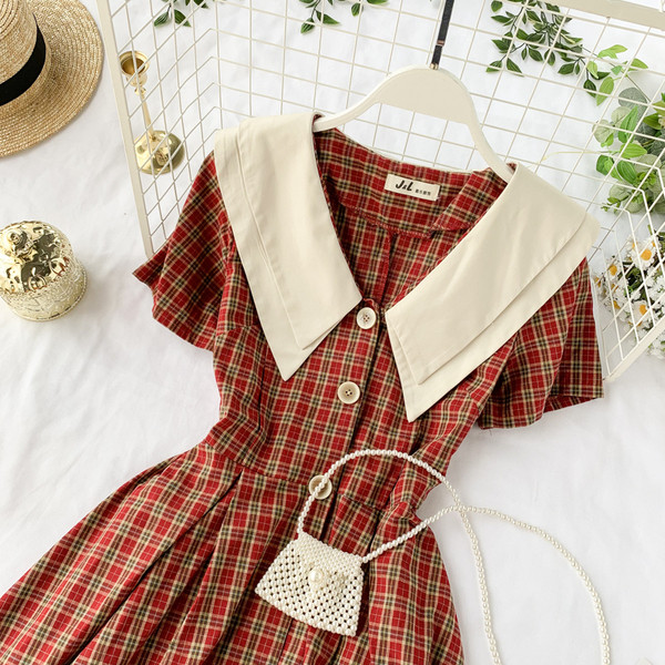 Rochie dama in carouri cu nasturi