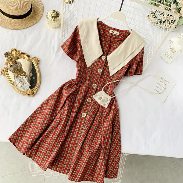 Rochie dama in carouri cu nasturi