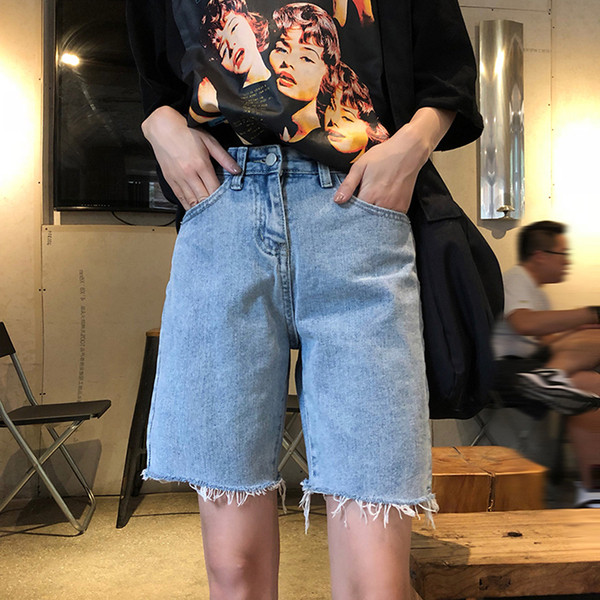 Pantaloni scurți de damă actuali din denim - model larg