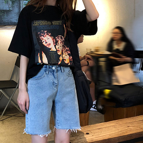 Pantaloni scurți de damă actuali din denim - model larg