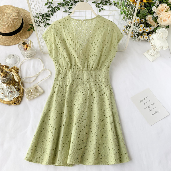 Rochie de dama din dantela cu nasturi in alb si verde