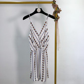 Γυναικείες φόρμες με λαιμό V και λείες λουριά ώμου