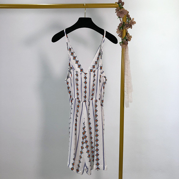 Γυναικείες φόρμες με λαιμό V και λείες λουριά ώμου