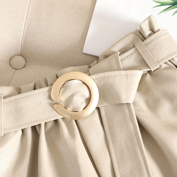 Pantaloni scurti de dama din imitatie de piele cu curea in trei culori