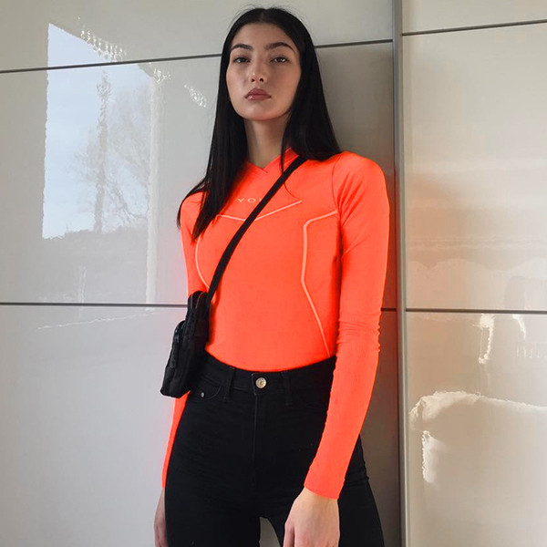 Bluză sport de damă cu mâneci lungi și inscripție în mai multe culori