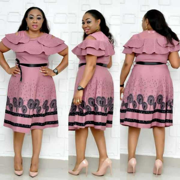 Rochie elegantă de damă cu decolteu O în albastru, bej și roz