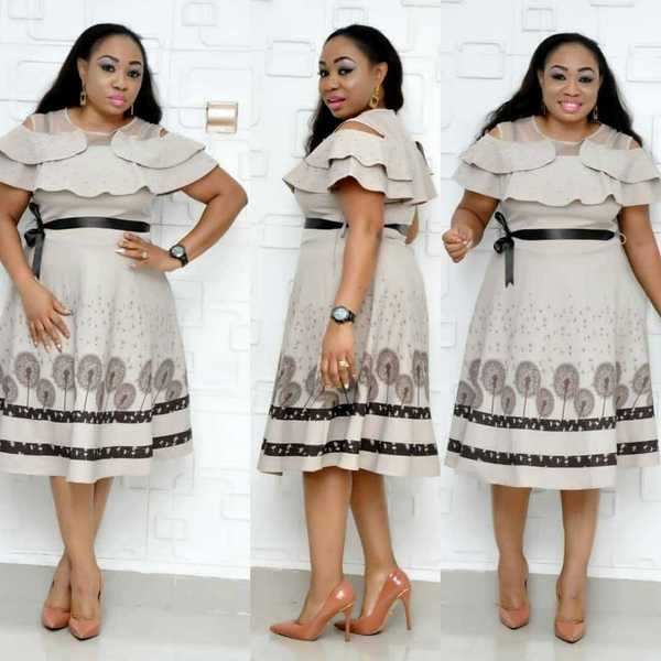 Rochie elegantă de damă cu decolteu O în albastru, bej și roz