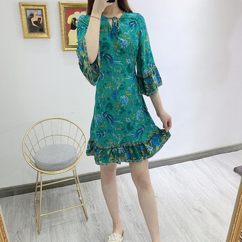 Ежедневна рокля с лотос ръкав и връзки на деколтето