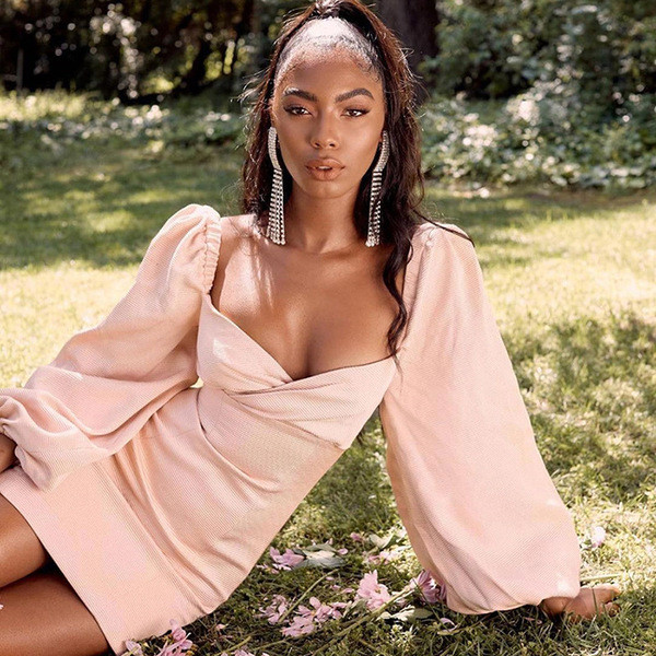 Rochie modernă de damă cu mâneci largi în culoarea roz