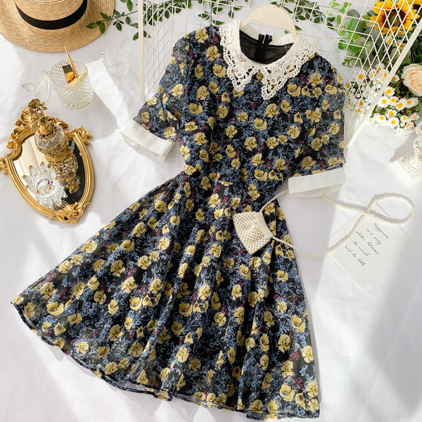 Rochie de dama cu model floral si guler din dantela