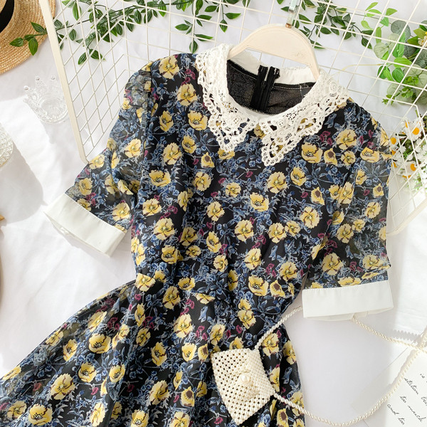 Rochie de dama cu model floral si guler din dantela