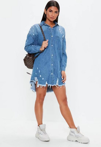 Нов модел дамско дънково яке с копчета и джобове в син цвят
