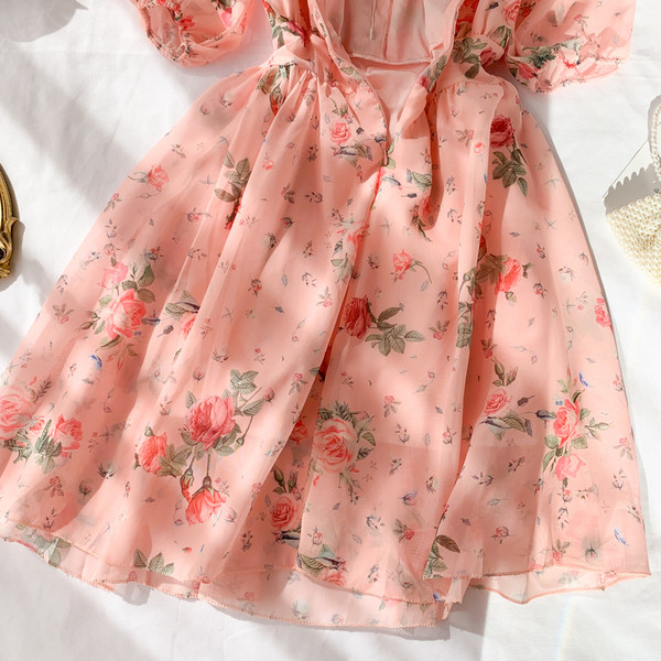 Rochie moderna de dama cu model floral si decolteu in V