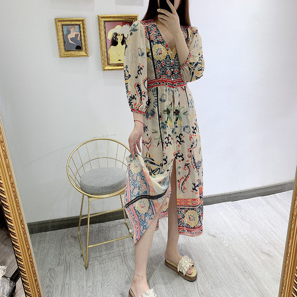 Rochie de dama cu decolteu in V si maneci 7/8 cu model floral