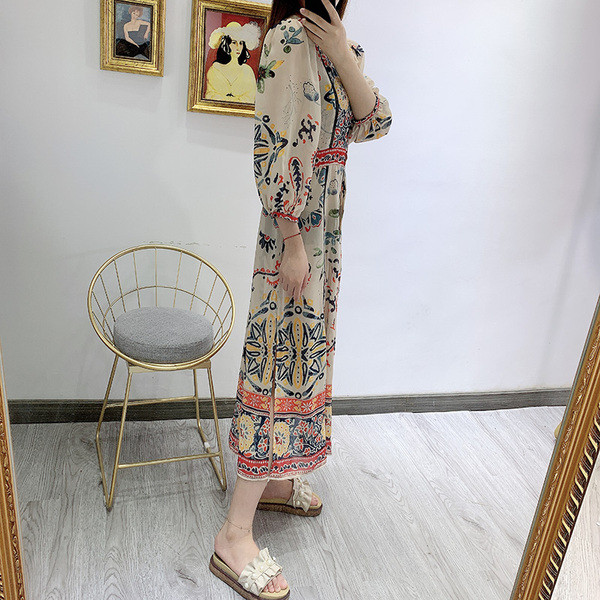 Rochie de dama cu decolteu in V si maneci 7/8 cu model floral