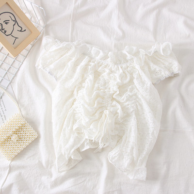 Bluza eleganta de dama cu umerii goi in alb, negru si bej