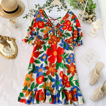 Модерна дамска рокля с флорален десен и връзки на гърба