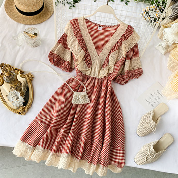 Rochie de dama in carouri cu decolteu in V cu dantela