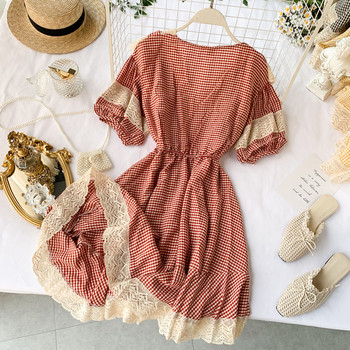 Rochie de dama in carouri cu decolteu in V cu dantela