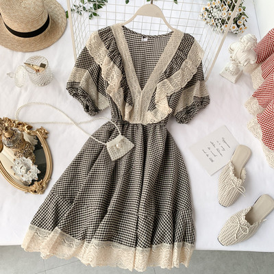 Rochie de dama in carouri cu decolteu in V cu dantela