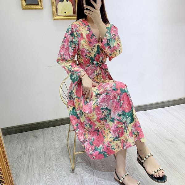 Rochie de dama cu decolteu in V si maneci 7/8, cravate in talie cu model floral